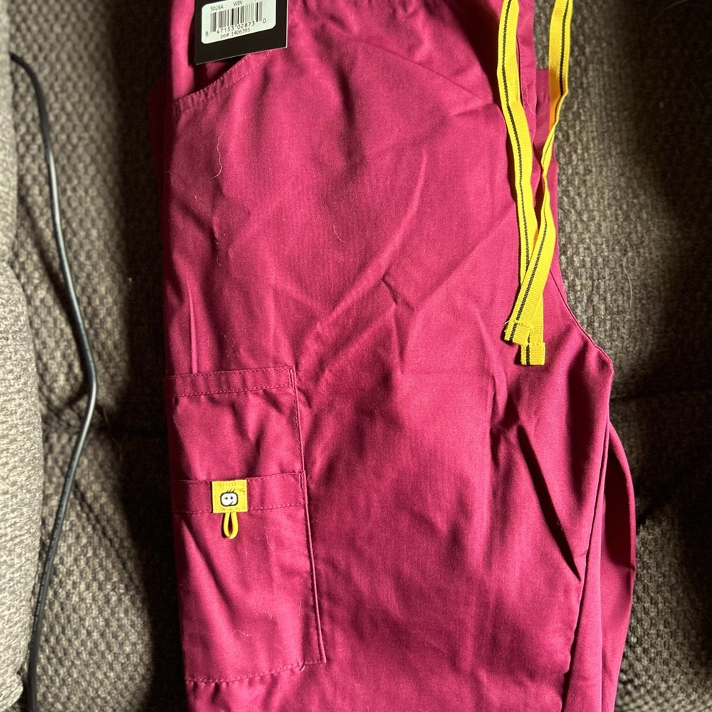 Wonder wink deep fuchsia scrub pants! Brand new with tags. Size M